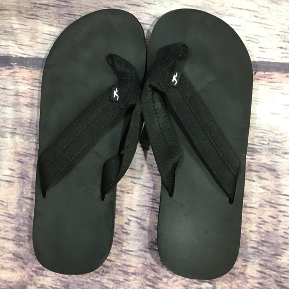 hollister black flip flops